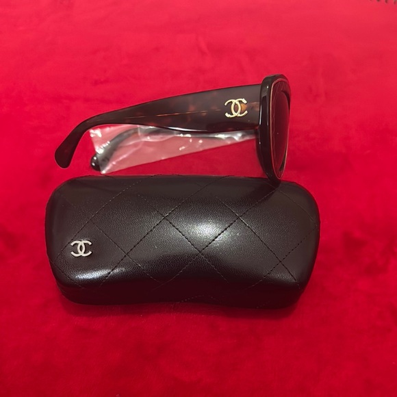 Chanel Black Cat-Eye Sunglasses - Picture 2 of 3